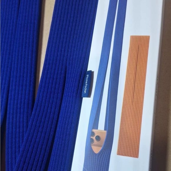 iPhone Pocket x ISSEY MIYAKE - Picture 6 of 12